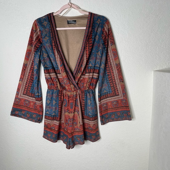 L.A. ROXX Bell Sleeve Floral & Geo Pattern Romper Suede Feel Fabric Size XS - Picture 1 of 7